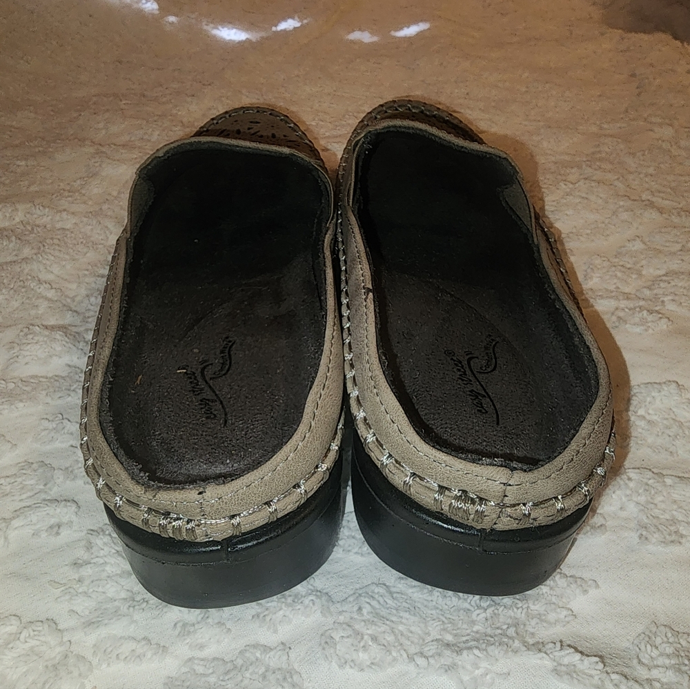 Easy Street Women's Beige Kita Comfort Mules, Size 8, Ballet Flat - Picture 7 of 7